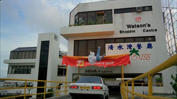 動作演員有多敢玩兒命？元彪3樓上演空中側翻，元華任由老鼠攀爬