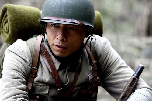 硬漢王挺：父母離異有淚，38歲幫爸爸還完債後，父子倆抱頭痛哭