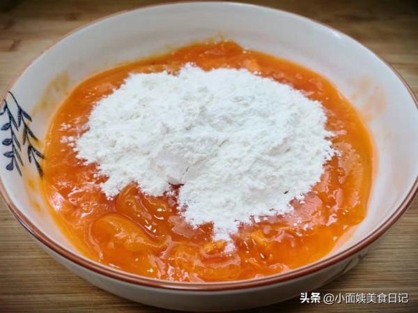 深秋，這水果正當季，維C含量極高，潤肺去燥，做成餅特別香甜