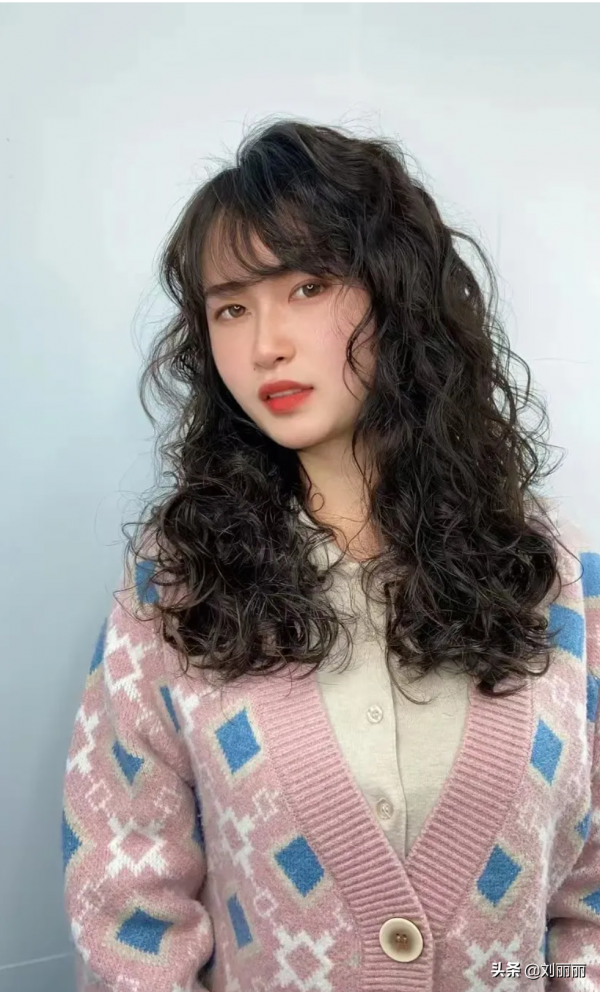 別再剪過時的髮型了，這才是當下流行的髮型，長短都能美出新花樣