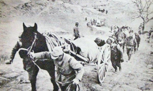 八路軍繳獲山炮無用處，埋到深山中，一年後挖出來還屢建奇功