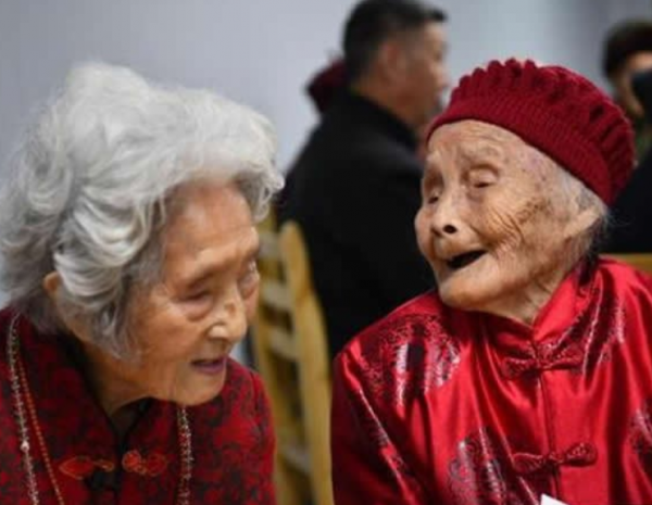 清朝00後朱鄭氏：121歲仍健在，六世同堂，長壽的秘密究竟是什麼