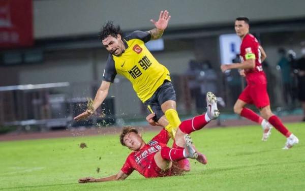 晚上18點！足協做出爭議決定：中超再遭重創，球迷吐槽聲一片