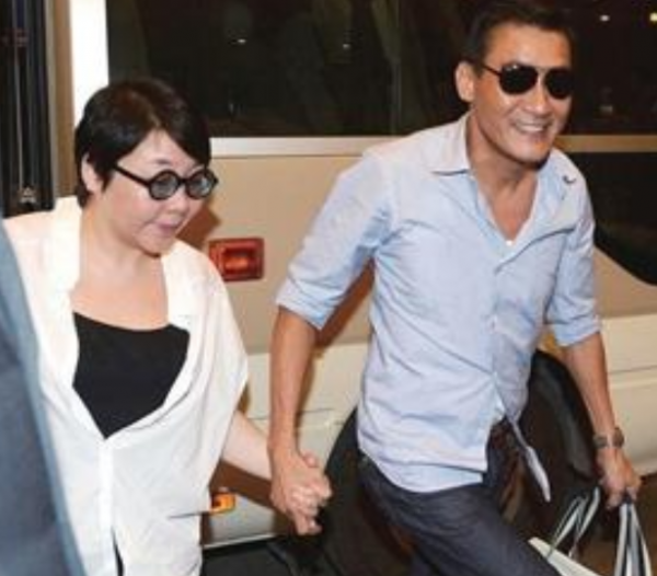 6位娶“醜妻”的男明星，個個都死心塌地，最長的相守38年