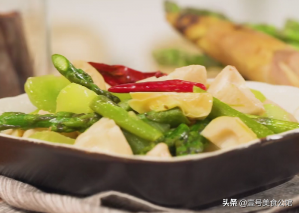 風味獨特的雞汁燴三筍,鮮嫩解饞,營養豐富,吃了一次還想吃 風味獨特的雞汁燴三筍,鮮嫩解饞,營養豐富,吃了一次還想吃