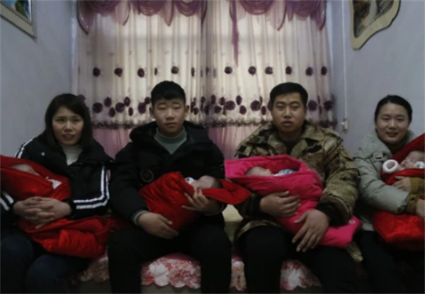 她拒絕減胎，冒著風險產下4胞胎，今全家幫忙帶娃的場景讓人羨慕