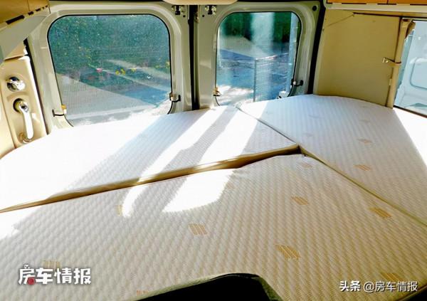 新款菲亞特房車，長度僅5米能住一家四口，2.3T動力挺猛帶9個擋