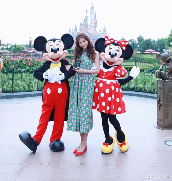 志玲姐姐近日活動圖曝光，年近五十依舊美麗如仙，宛如少女