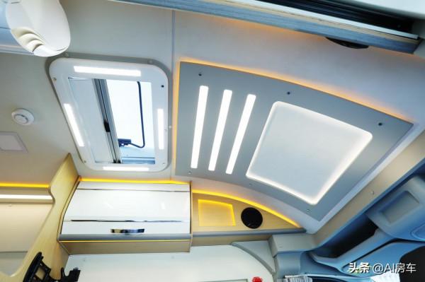 B型車上也能容下2室1廳？霸氣沉穩，還省油，老兩口輕鬆用的V590