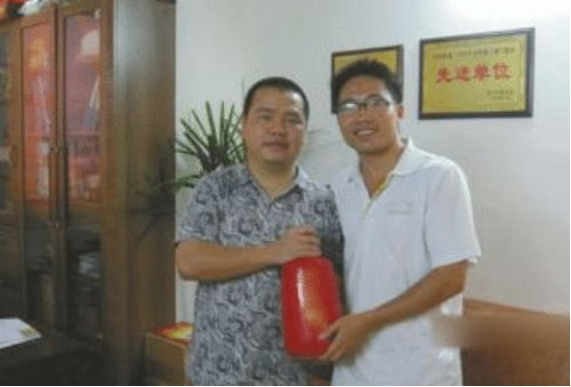 男子目標清華，連續復讀8年，32歲圓夢卻被批評浪費教育資源