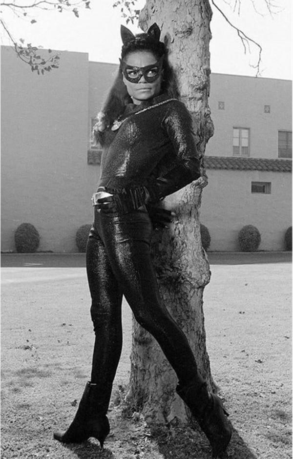 小皮鞭+高跟鞋,8代真人版貓女,新《蝙蝠俠》貓女形象如何? 小皮鞭+高跟鞋,8代真人版貓女,新《蝙蝠俠》貓女形象如何?