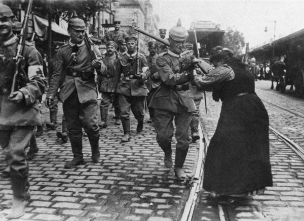 被隊友遺忘之後，哨兵深埋地下9年，雙目失明也仍堅持守著軍需庫