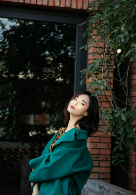 兩任前妻70後,情人80後,三婚又娶90後,是因為侯勇有錢就變壞? 兩任前妻70後,情人80後,三婚又娶90後,是因為侯勇有錢就變壞?