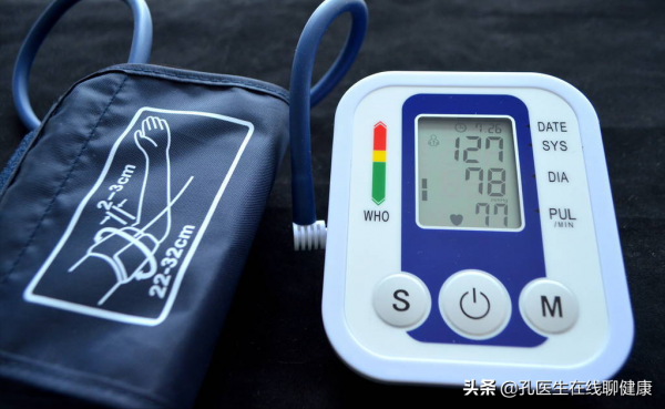 電子血壓計到底準不準，測血壓該測左臂還是右臂？醫生給你講明白
