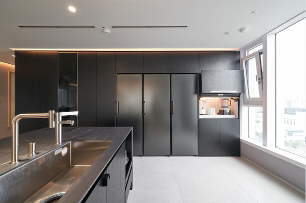 186㎡大平層,曲面玻璃圍出多功能廚房,清爽簡潔,走在潮流前端 186㎡大平層,曲面玻璃圍出多功能廚房,清爽簡潔,走在潮流前端