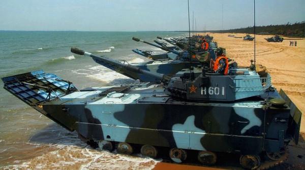 搶灘火力孰強？105MM火炮對12.7MM機槍，中美兩棲戰車火力對比