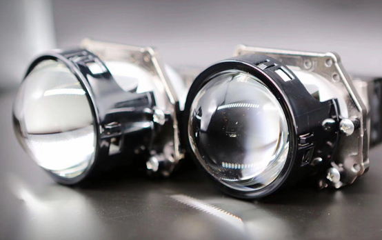 近光表現一般，扉旅汽車實測凱迪拉克XT5