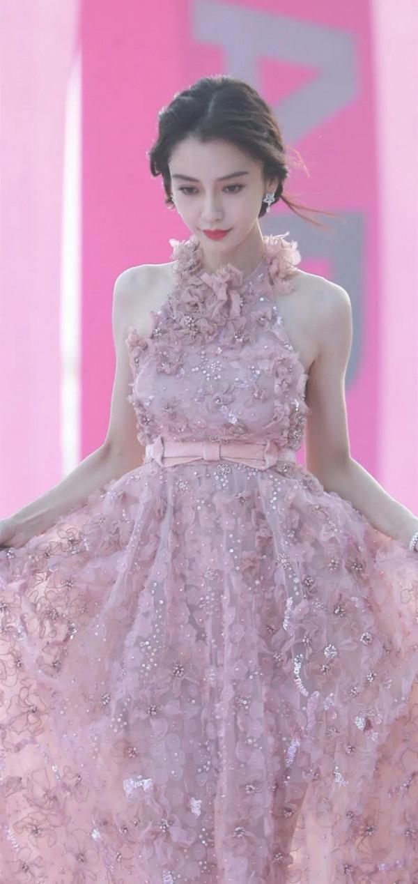 明星迴村百態，集體變土毫無時尚感，太接地氣了