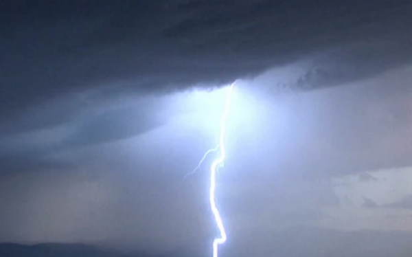 軍官10年間被雷劈中3次，死後4年墳墓再次被劈，他做了什麼事？