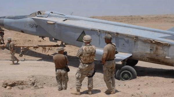 伊國總統為何下令把戰機埋進沙子裡當“古董”? 伊國總統為何下令把戰機埋進沙子裡當“古董”?