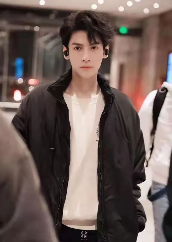 面部凹陷,瘦成“紙片人”,六位體重不過百的男星,各有各的心酸 面部凹陷,瘦成“紙片人”,六位體重不過百的男星,各有各的心酸