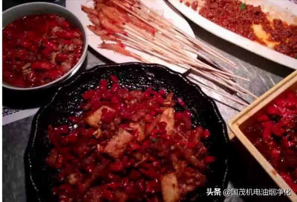 國慶去江西,三個重慶仔覺得不怕辣,點菜時老闆笑了,吃完傻了 國慶去江西,三個重慶仔覺得不怕辣,點菜時老闆笑了,吃完傻了