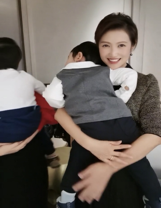 一婚嫁蔣虎,二婚嫁剛強,與郭德綱傳緋聞,春妮有什麼底氣? 一婚嫁蔣虎,二婚嫁剛強,與郭德綱傳緋聞,春妮有什麼底氣?