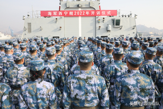 牢記領袖訓令，西寧艦打響新年開訓“第一槍”