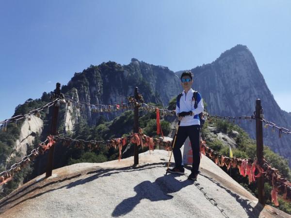 仙掌崖在華 山東 峰 仙掌崖在華 山東 峰