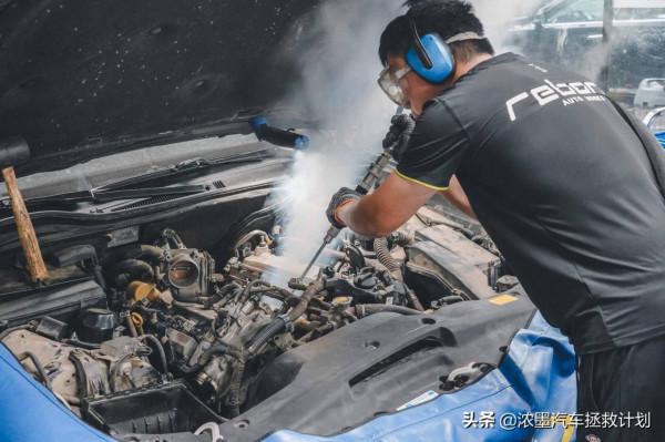 「奇怪の風」修復一臺行駛異響漏風的豐田皇冠，守護經典再次動人