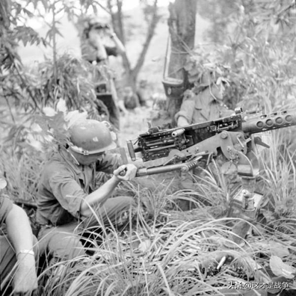 來自敵軍的敬意：這一幕難以置信，這些中國人不知道恐懼為何物