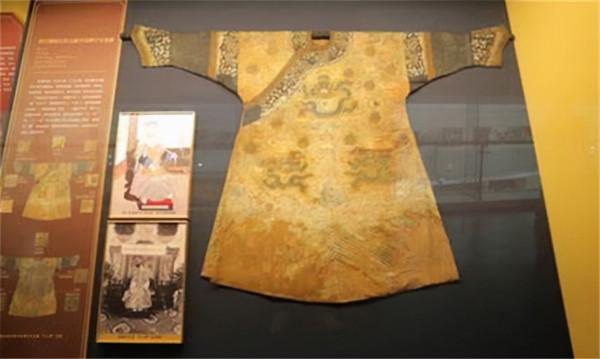 慈禧死前喝王八湯吊命，剛斷氣，太監就立馬往嘴裡塞了一顆夜明珠