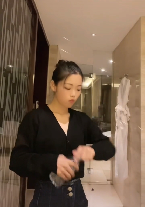 童星王莎莎上央視，演繹張桂梅感動落淚，博士畢業將留上戲當老師