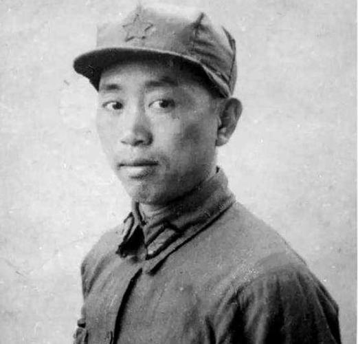 1965年，劉亞樓上將逝世，靈柩由劉少奇、林彪護送，葬禮堪比國葬