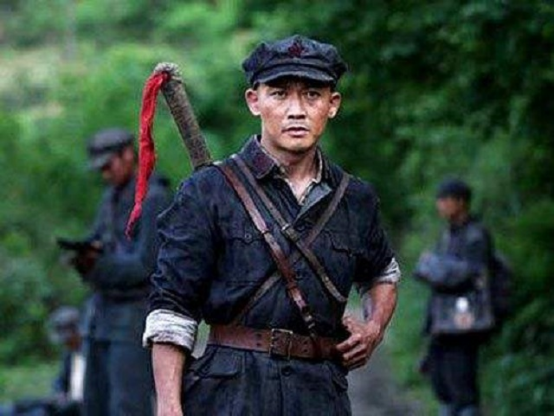 開國上將低調樸素，他的妻子去醫院看病，竟被護士嘲笑為鄉巴佬