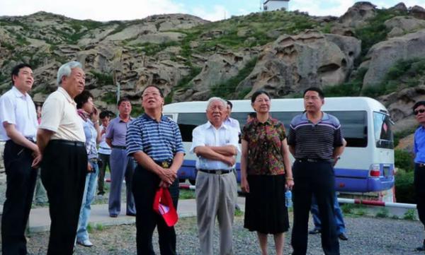 他在四川耕耘40餘年,曾任四川省委書記,61歲官至副國,享年92歲 他在四川耕耘40餘年,曾任四川省委書記,61歲官至副國,享年92歲