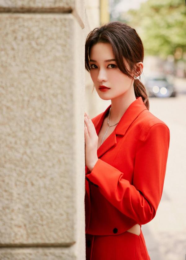 李沁,1990年出生於江蘇省中國內地影視女演員 明星 美女 李沁,1990年出生於江蘇省中國內地影視女演員 明星 美女