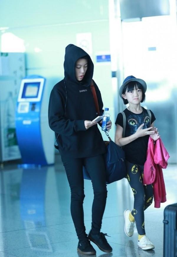 王菲的倆女兒差別有點大，雖然都是女孩子，但氣質感覺真不一樣