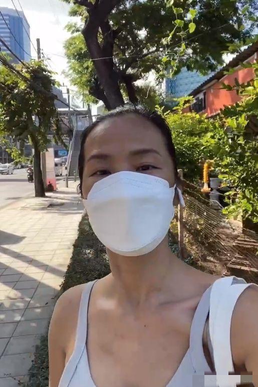 歌手韋唯復出首唱，素顏臉頰凹陷身材下墜，是老年人了不像天后