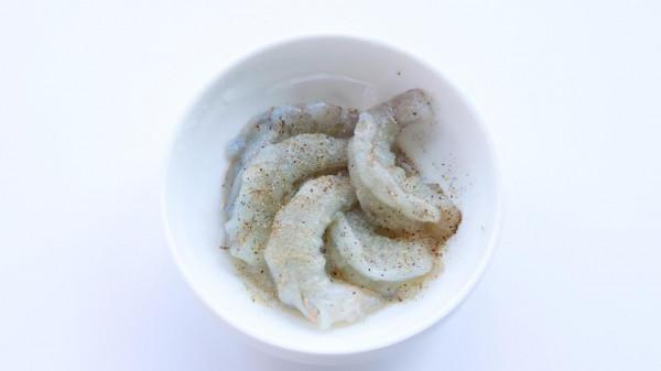 輕食首選:牛油果蝦仁蛋包三明治,營養均衡,低脂低卡減脂必備 輕食首選:牛油果蝦仁蛋包三明治,營養均衡,低脂低卡減脂必備