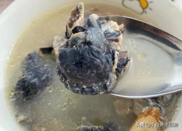 冬天,多給家人喝這湯,熱熱乎乎,營養又滋補,身體很暖和 冬天,多給家人喝這湯,熱熱乎乎,營養又滋補,身體很暖和