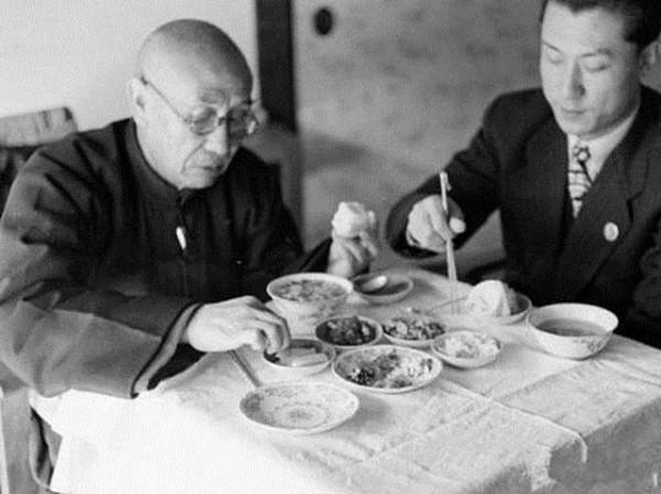 閻錫山晚年生活：被蔣介石軟禁，妻妾和他分居，死前留下7句遺言