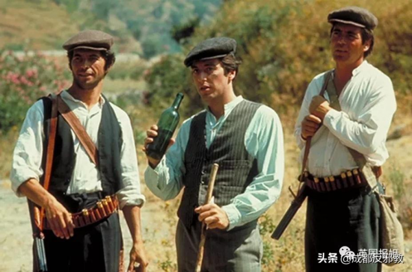 美國高中生在歐洲吸毒還捅死警察！網友：永遠別回美國