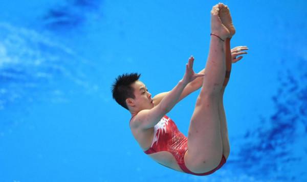 陳艾森公主抱杏哥,樊振東也要抱卻被陳藝文搶走,周繼紅最寵杏哥 陳艾森公主抱杏哥,樊振東也要抱卻被陳藝文搶走,周繼紅最寵杏哥