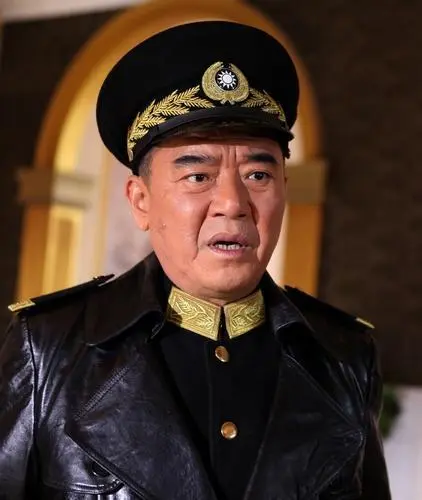 69歲李立群凌晨收工，現身內地蒼蠅小館，眼神迷濛興奮喝伏特加