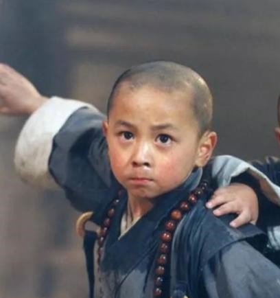 釋小龍為何突然糊了，看他父親乾的那些事，就一點都不奇怪了