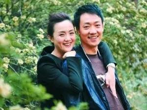 嫁給初戀的這幾位女星幸福得像花兒