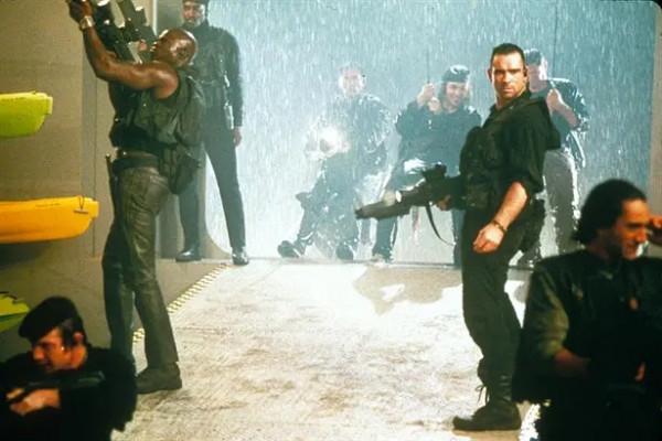 23年過去了，比《極度深寒》還精彩嚇人的怪獸片，我沒發現