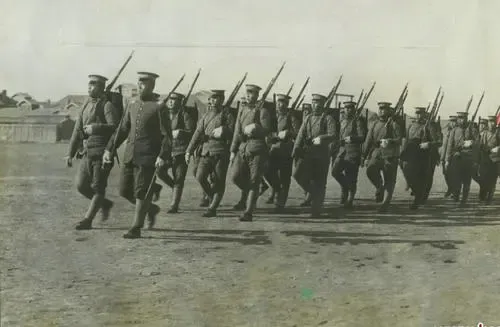 日軍據點難以攻克，營長一籌莫展，老農前來獻計，全殲400日軍