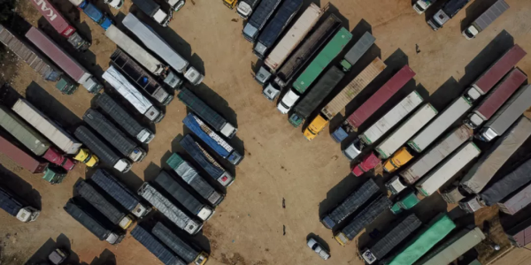 越南5000車農產品堵在諒山,司機稱從未見過如此場面 越南5000車農產品堵在諒山,司機稱從未見過如此場面